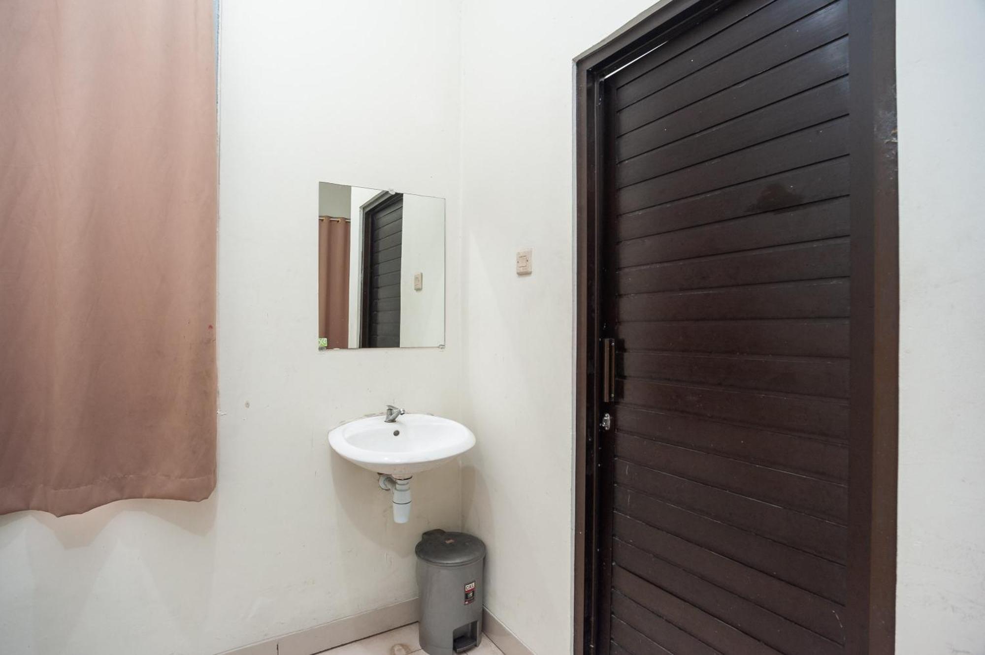 Reddoorz Plus Near Rs Pmi Bogor Exterior photo
