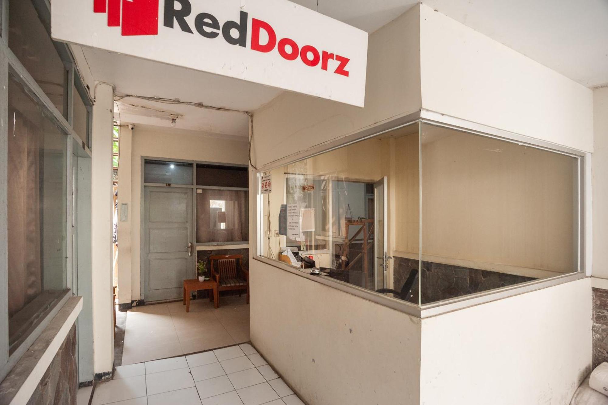 Reddoorz Plus Near Rs Pmi Bogor Exterior photo