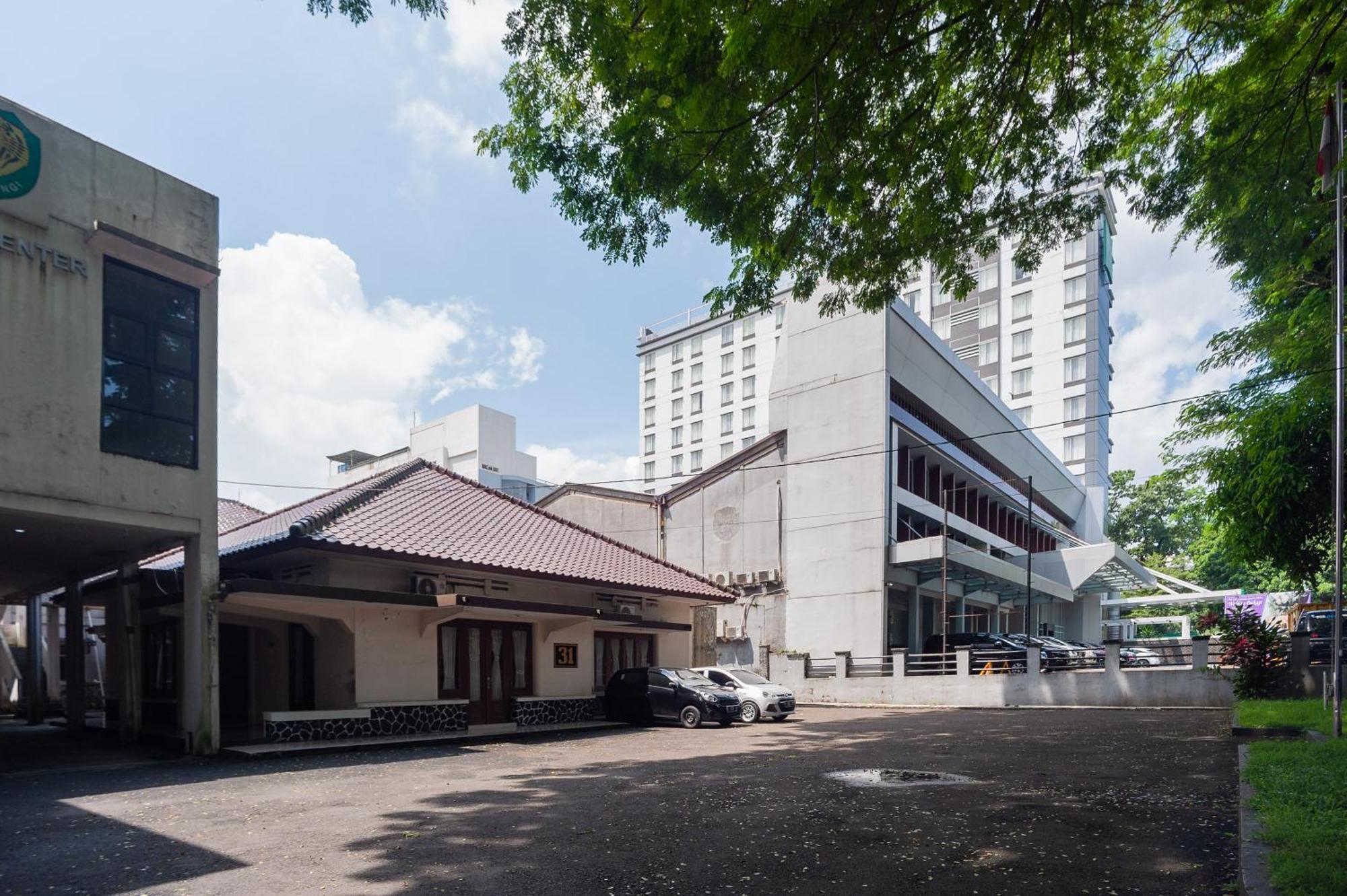 Reddoorz Plus Near Rs Pmi Bogor Exterior photo